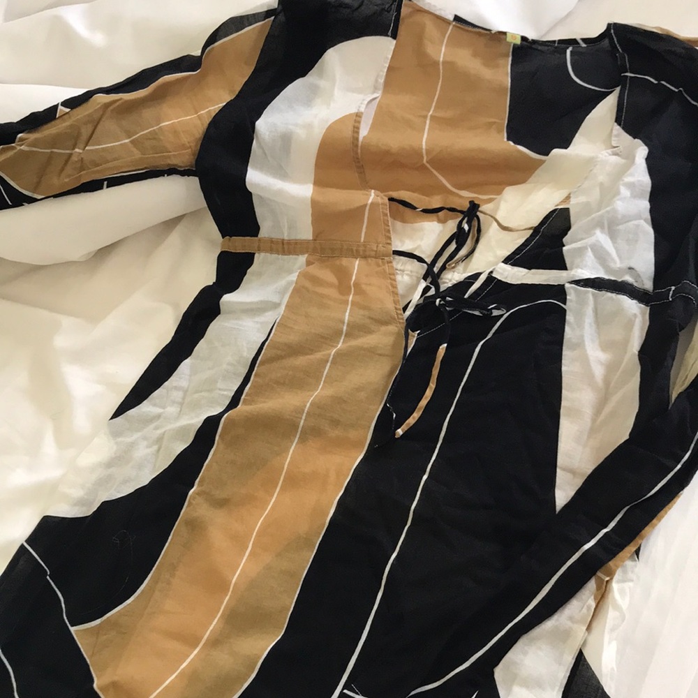 Cotton tunic. Keyhole front.